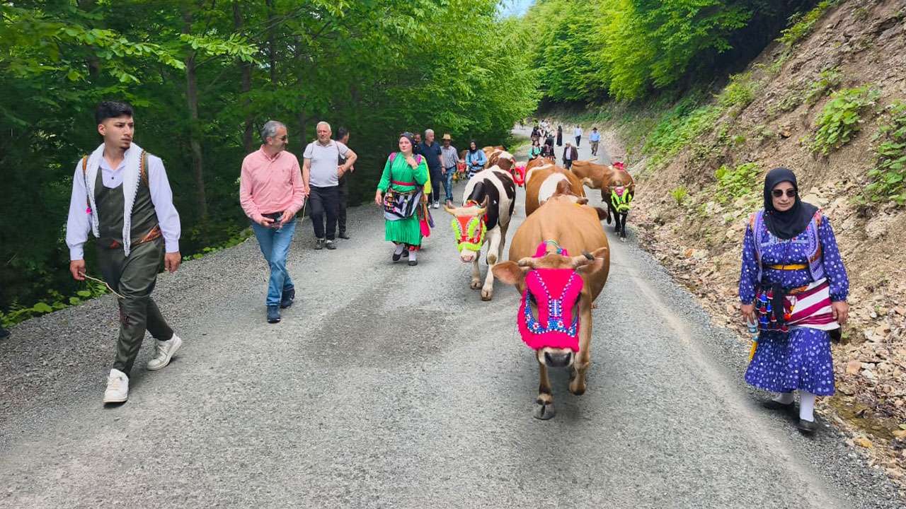 trabzonda-asirlik-yayla-gocu-gelenegi-basladi