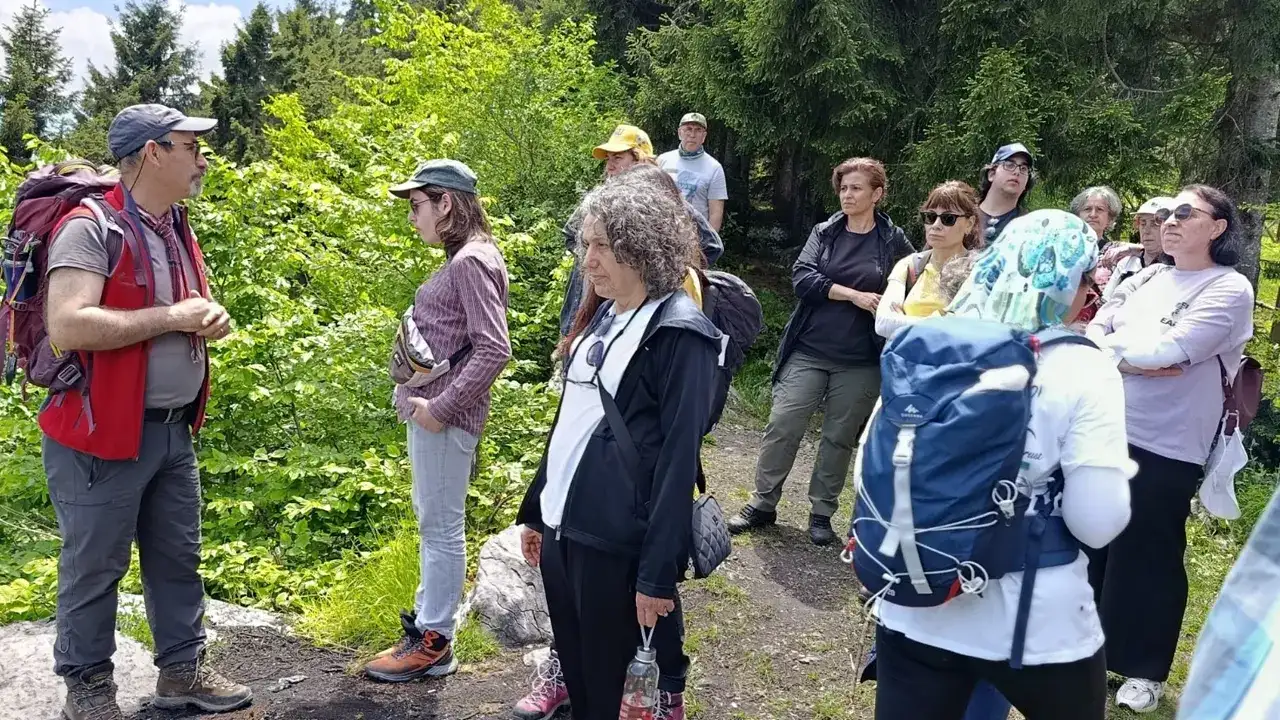 trabzonlu-dogaseverler-orman-banyosunda-bulustu
