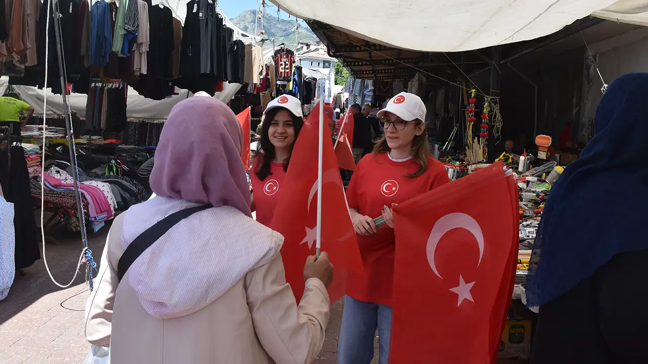 gumushanede-dunya-kupasi-heyecani-cadde-ve-sokaklar-bayraklarla-donatildi
