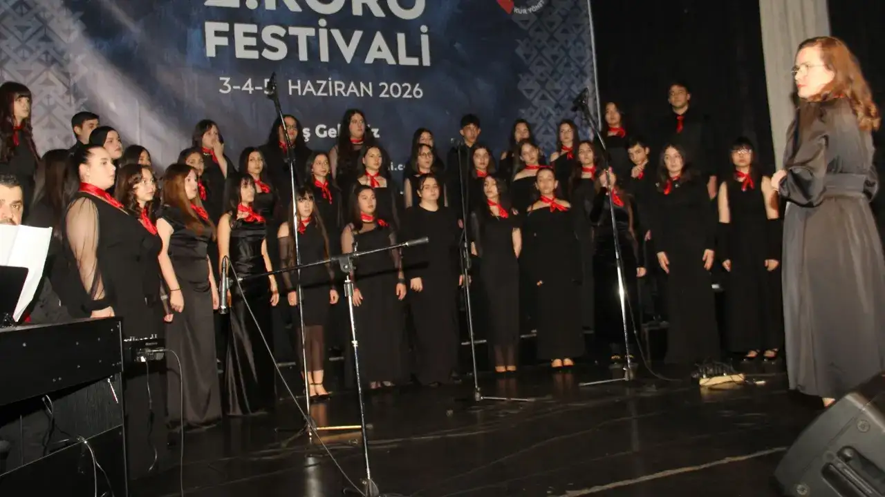 korolar-festivaline-akcaabat-guzel-sanatlar-lisesi-damga-vurdu