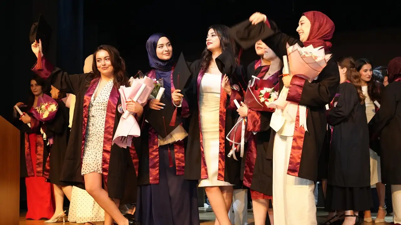 trabzon-universitesinde-mezuniyet-heyecani-turizme-68-yeni-isim-kazandirildi