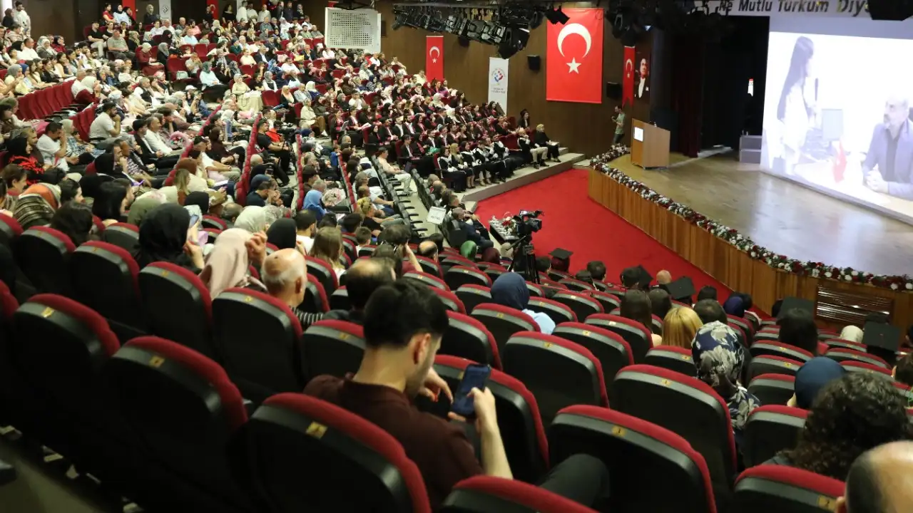 trabzon-universitesinde-mezuniyet-heyecani-turizme-68-yeni-isim-kazandirildi