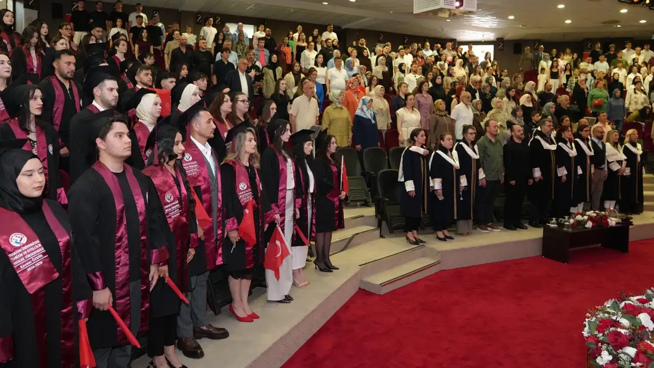 trabzon-universitesinde-mezuniyet-heyecani-turizme-68-yeni-isim-kazandirildi