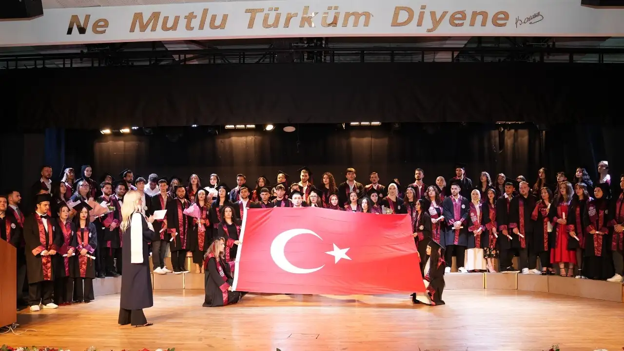 trabzon-universitesinde-mezuniyet-heyecani-turizme-68-yeni-isim-kazandirildi