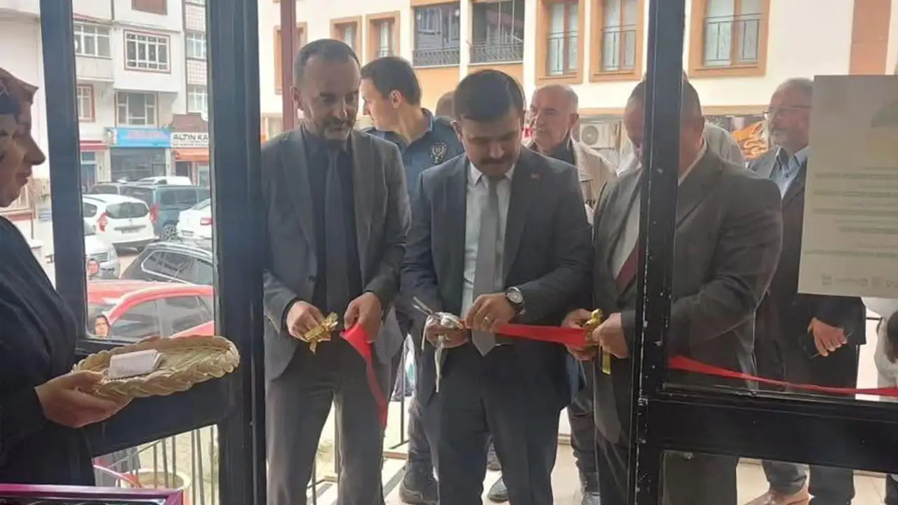 caykarada-yil-sonu-sergisi-ziyaretcilerin-begenisine-sunuldu