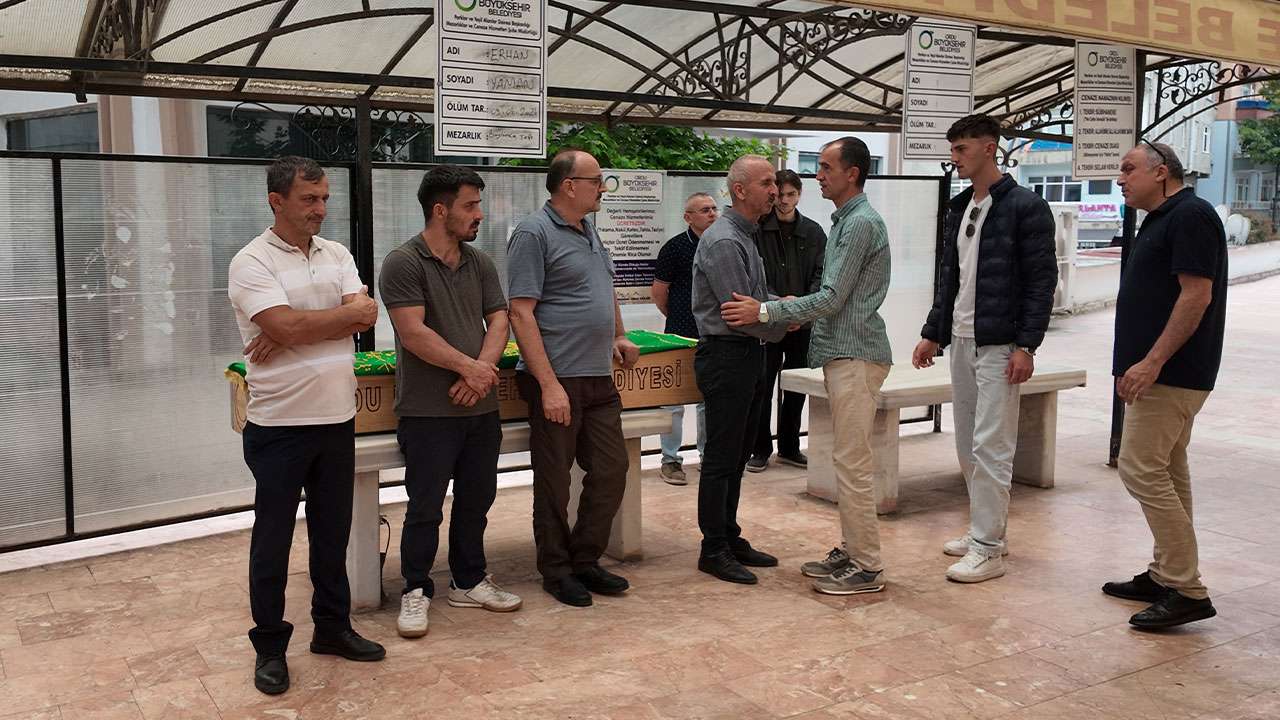 trafik-kazasinda-olen-surucunun-cenazesi-defnedildi