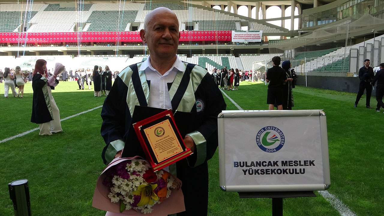 giresun-universitesi-mezuniyetinde-iki-ilham-veren-hikaye