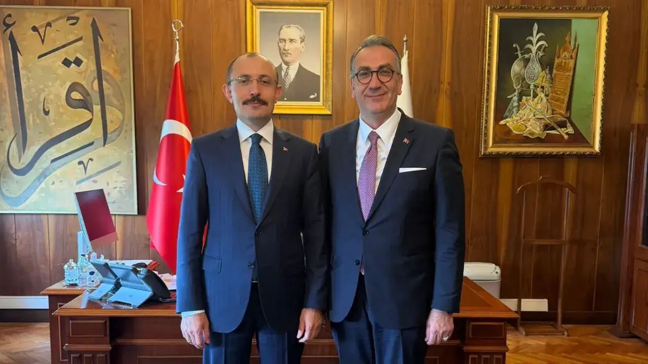 surmene-icin-ankara-mesaisi-azizoglundan-yogun-temas-trafigi