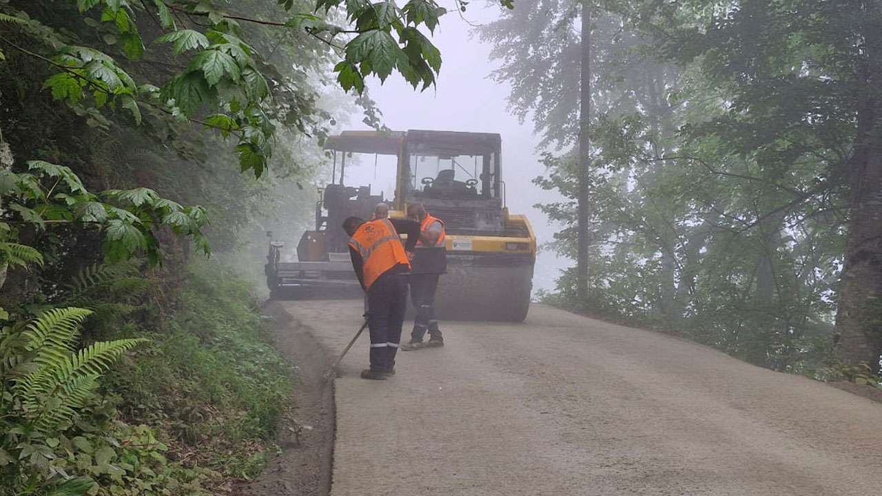 trabzon-buyuksehirden-yuksek-kesimlerde-yol-seferberligi
