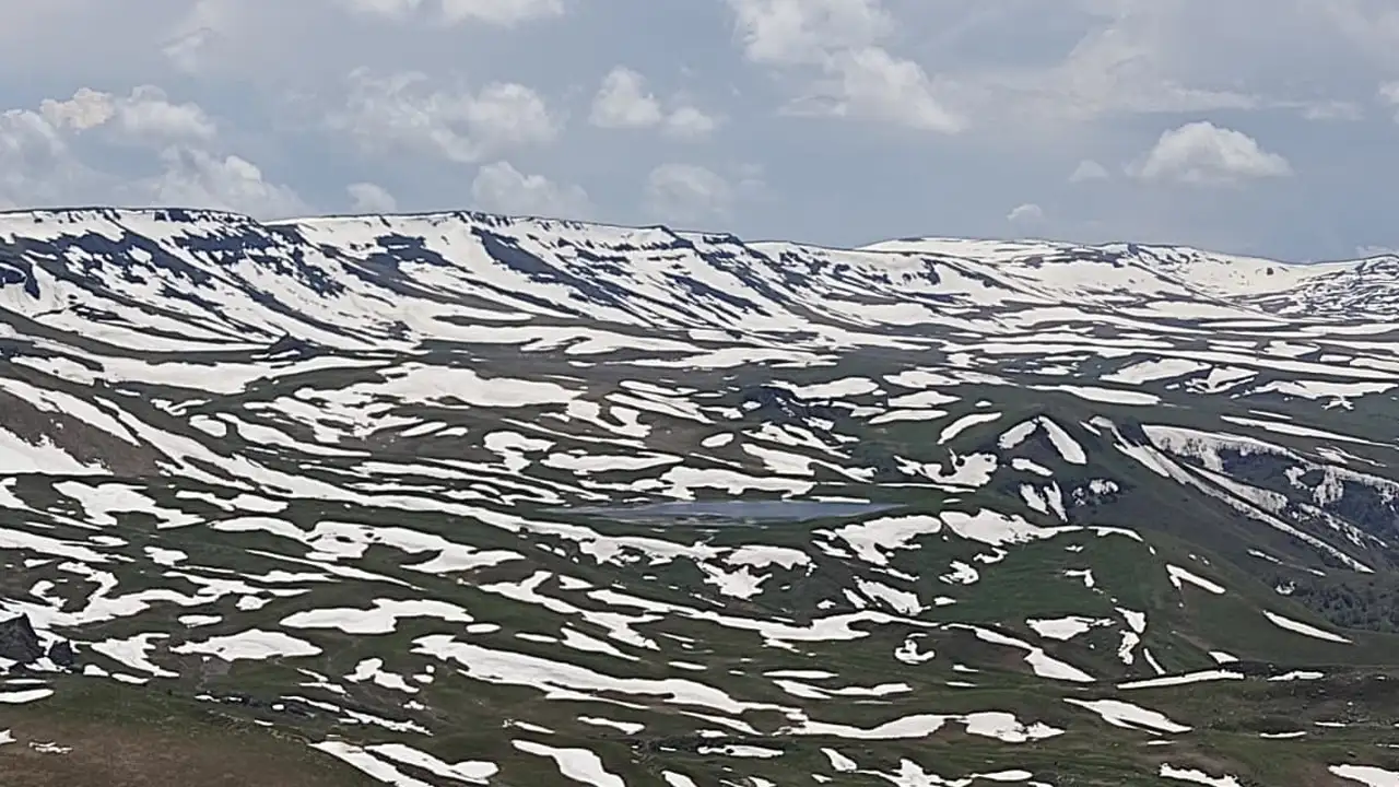 artvinde-haziranda-kar-mesaisi-yayla-yollari-aciliyor