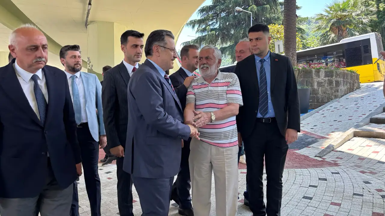 baskan-genc-meydandaki-degisimi-yerinde-anlatti-burayi-kaldirmak-istiyoruz