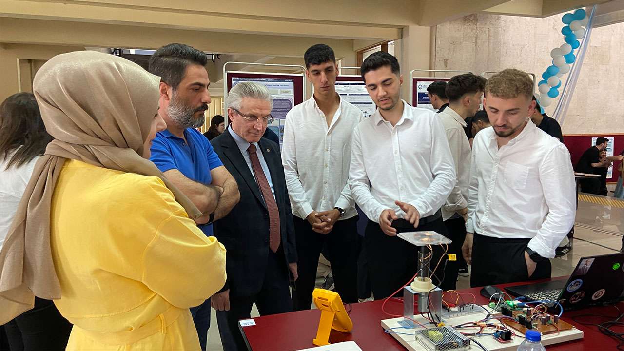 trabzonda-ktu-ogrencilerinden-59-projelik-teknoloji-bulusmasi