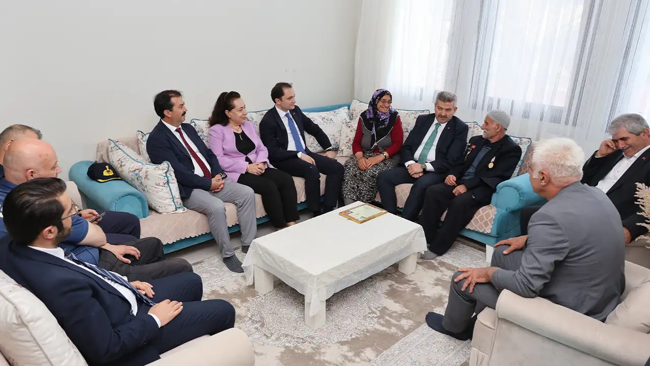 artvin-valisi-ergunden-sehit-aileleri-ve-gaziye-ziyaret