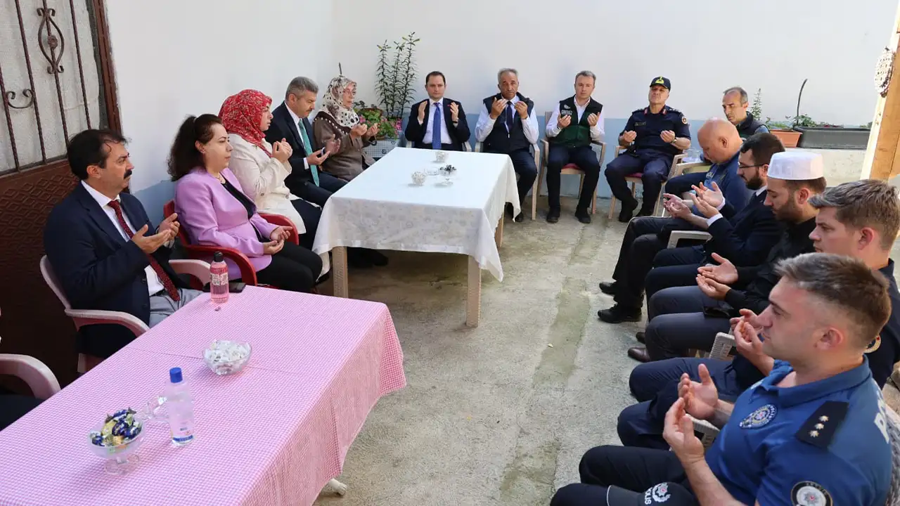 artvin-valisi-ergunden-sehit-aileleri-ve-gaziye-ziyaret