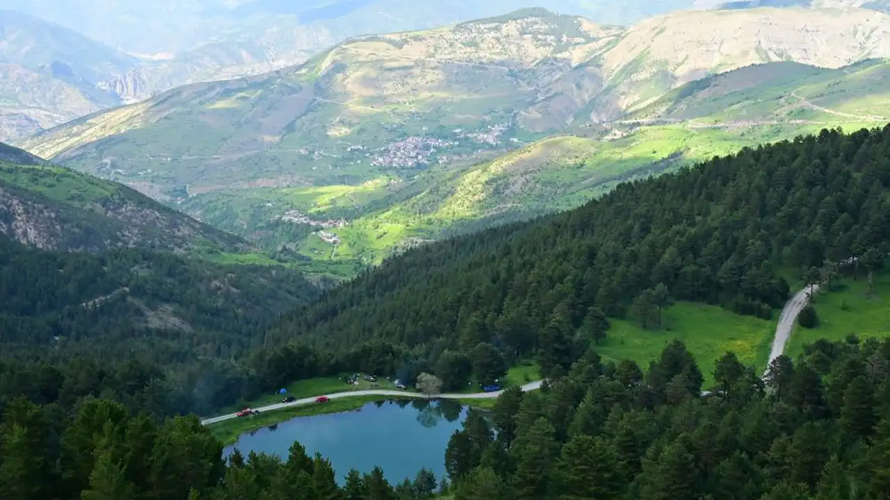 gumushanenin-sakli-cennetinde-kamp-keyfi-yasadilar