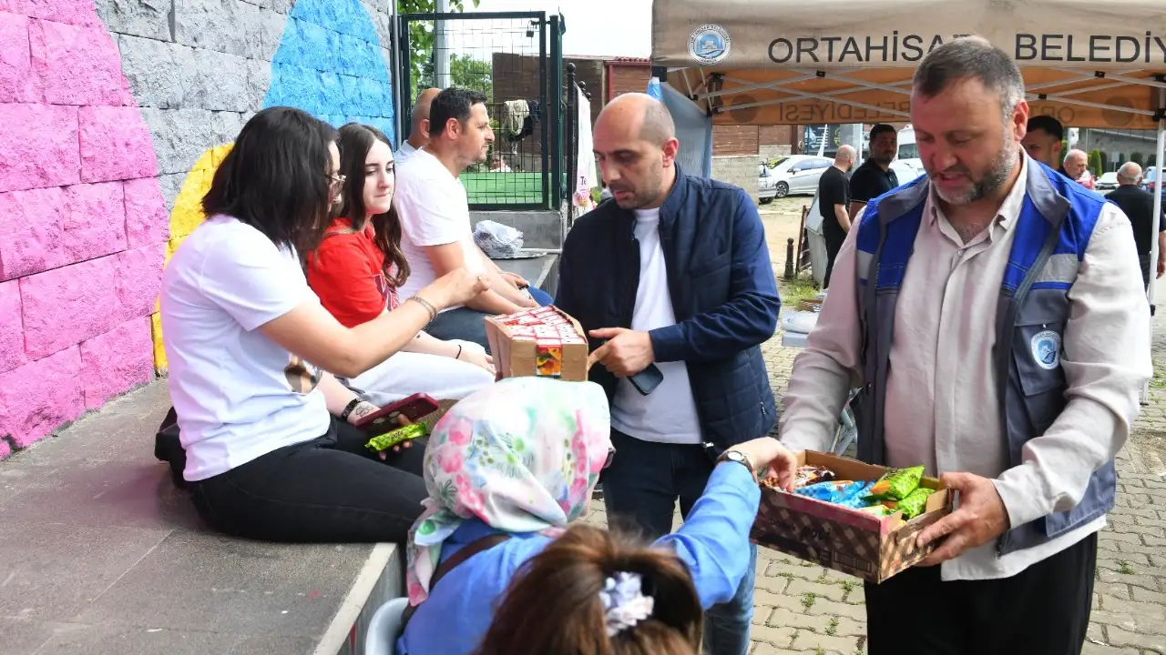 ortahisar-belediyesinden-lgs-gunu-12-okulda-destek