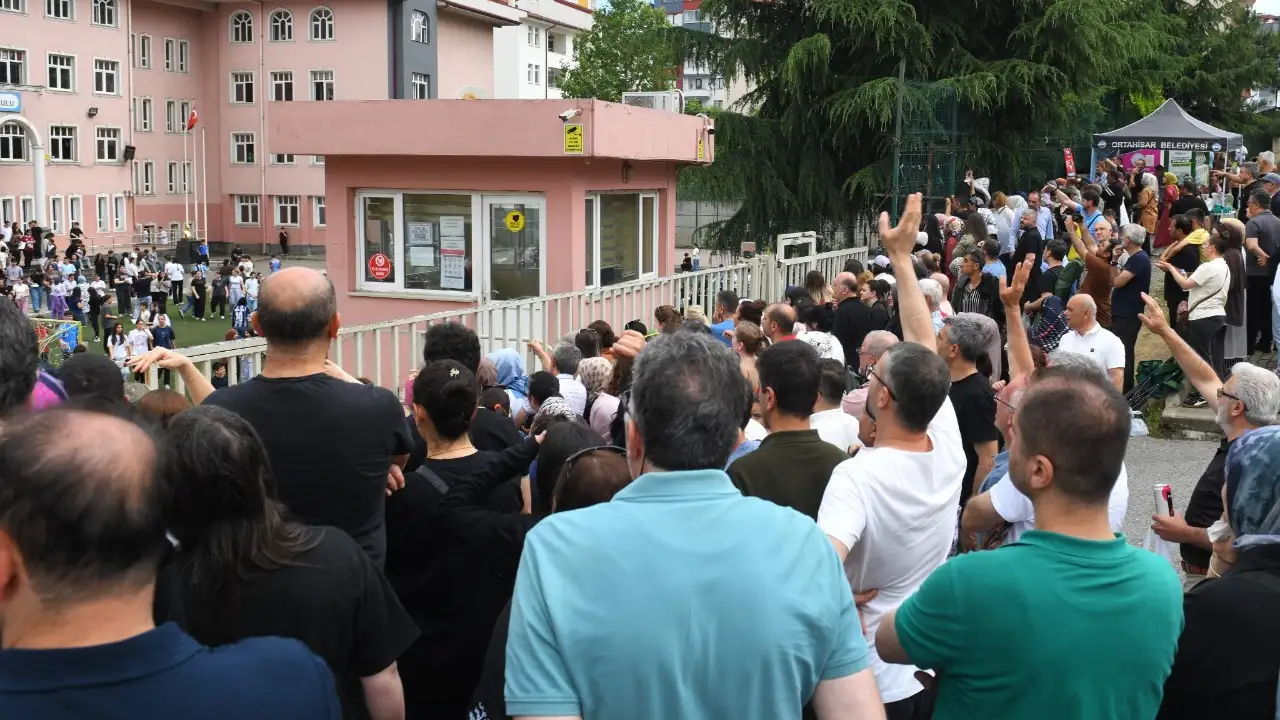 ortahisar-belediyesinden-lgs-gunu-12-okulda-destek