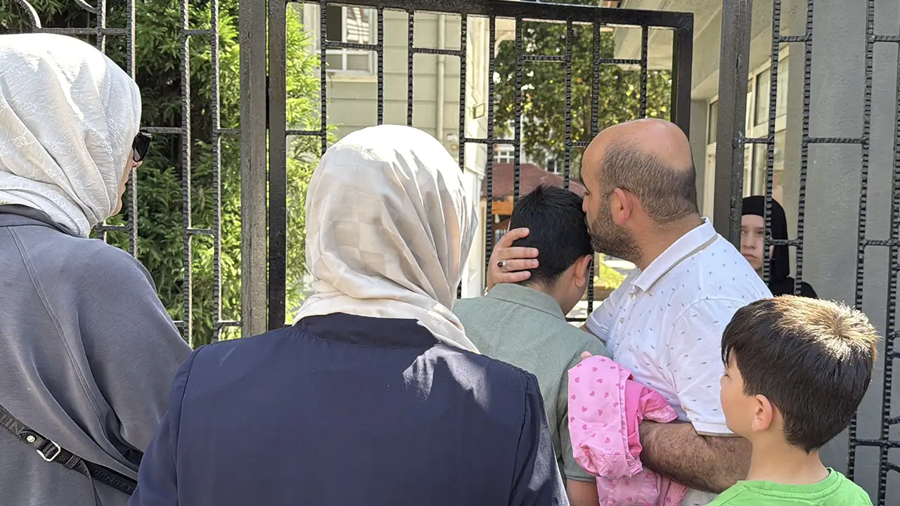 yanlis-okula-gitti-son-anda-yetisti-trabzonda-lgs-heyecani