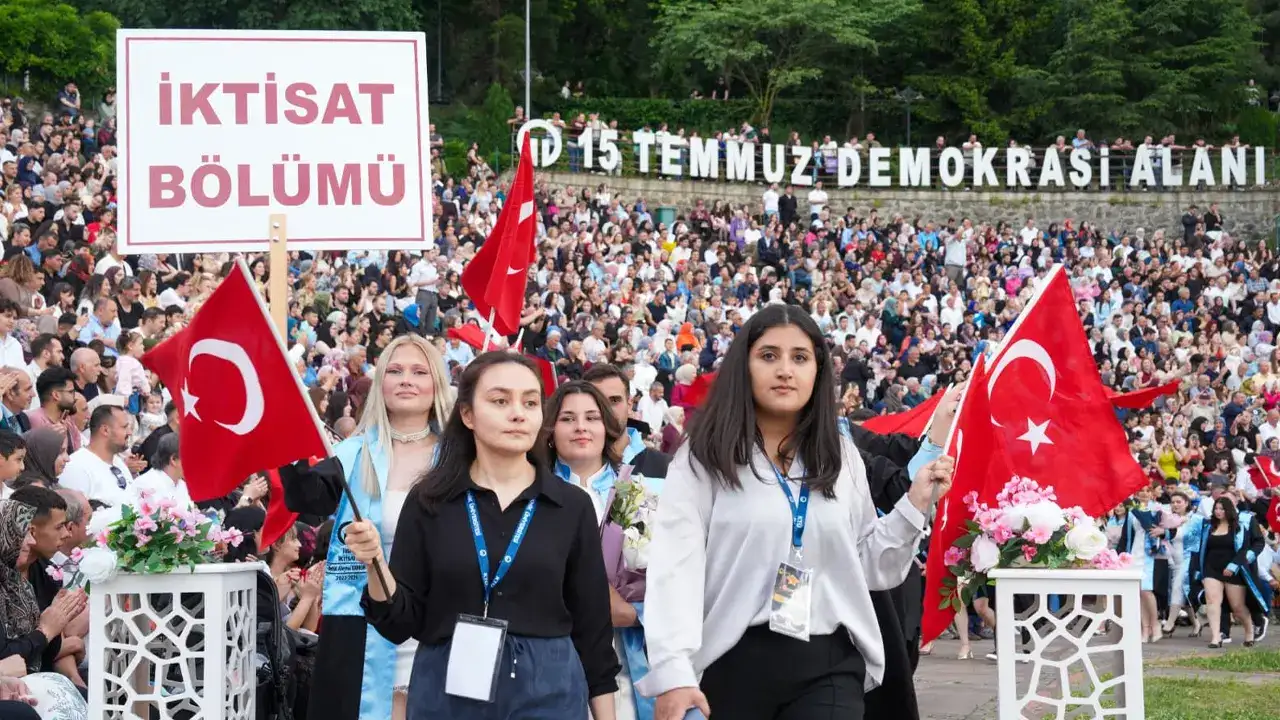 baskan-genc-ktude-mezuniyet-coskusuna-ortak-oldu-2053-ve-2071-vizyonuna-genclerimiz-yon-verecek
