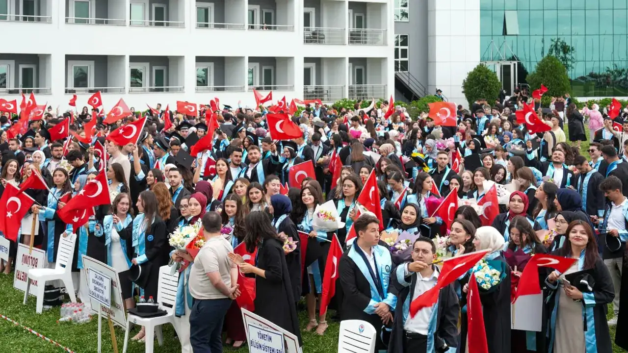 baskan-genc-ktude-mezuniyet-coskusuna-ortak-oldu-2053-ve-2071-vizyonuna-genclerimiz-yon-verecek