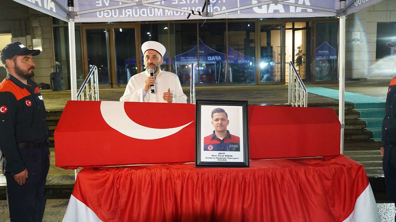 gorevi-basinda-yasamini-yitiren-afad-personeline-son-gorev