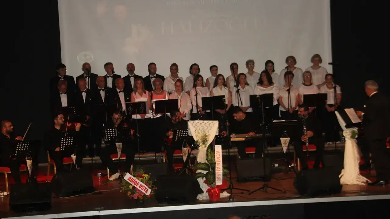 ozdemir-hafizoglunun-eserleri-giresunda-sanatseverlerle-bulustu