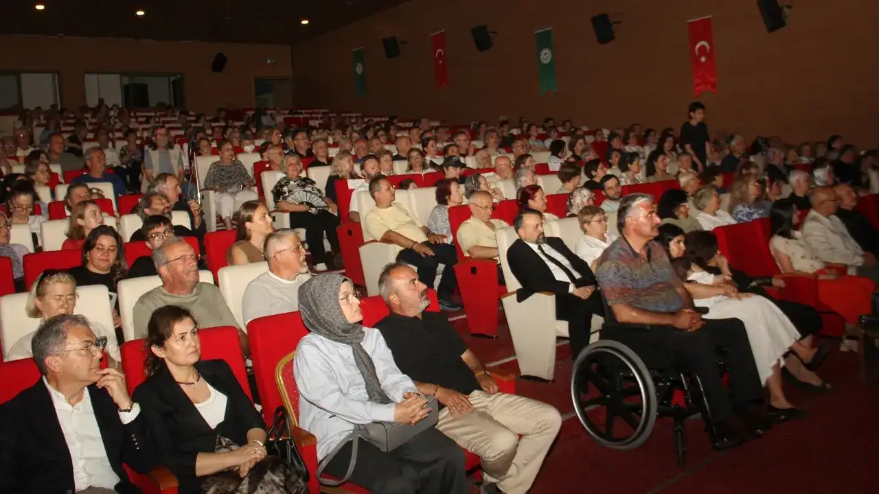 ozdemir-hafizoglunun-eserleri-giresunda-sanatseverlerle-bulustu