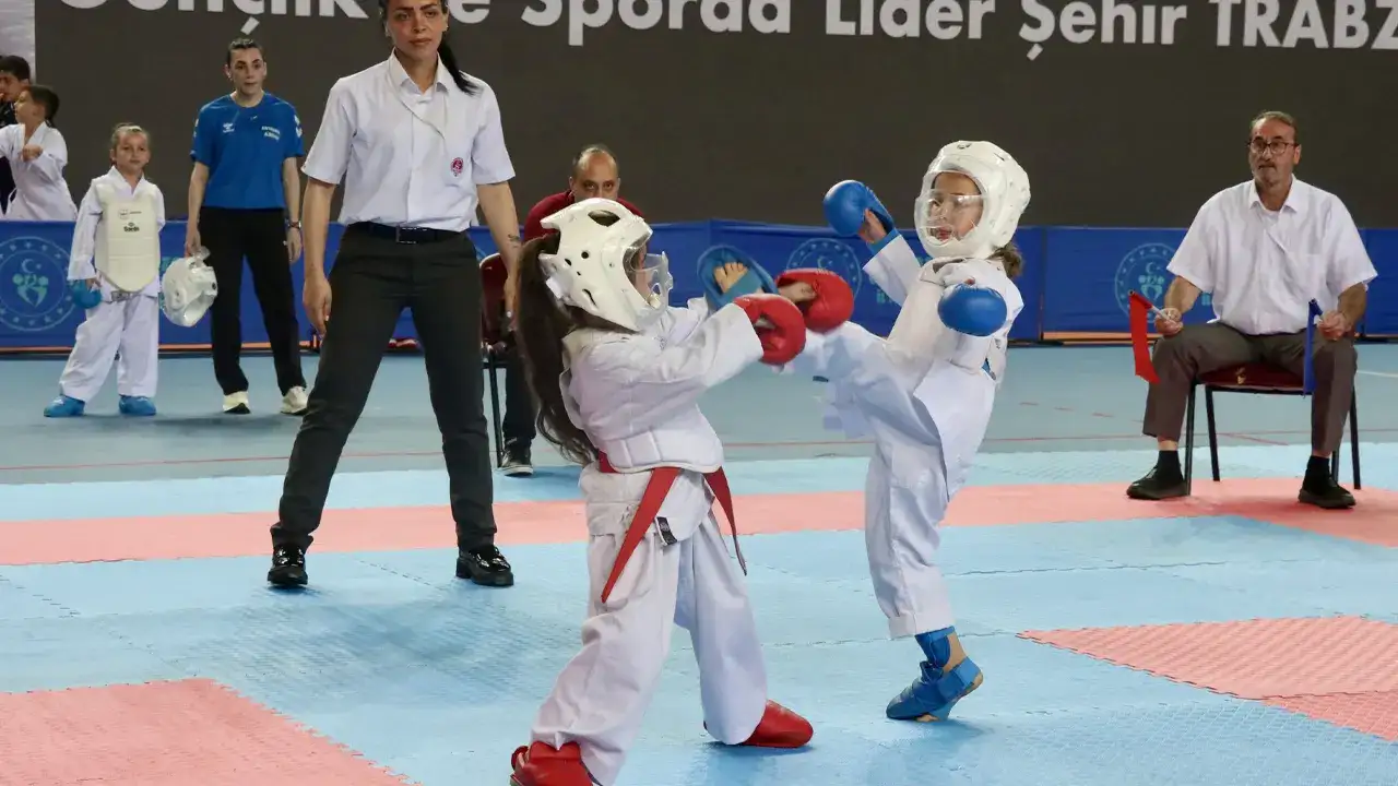trabzonda-450-sporcu-karate-heyecani-yasadi