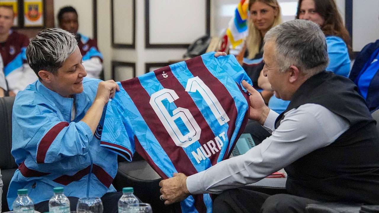 trabzonspor-kadin-futbol-takimindan-jandarmaya-anlamli-ziyaret