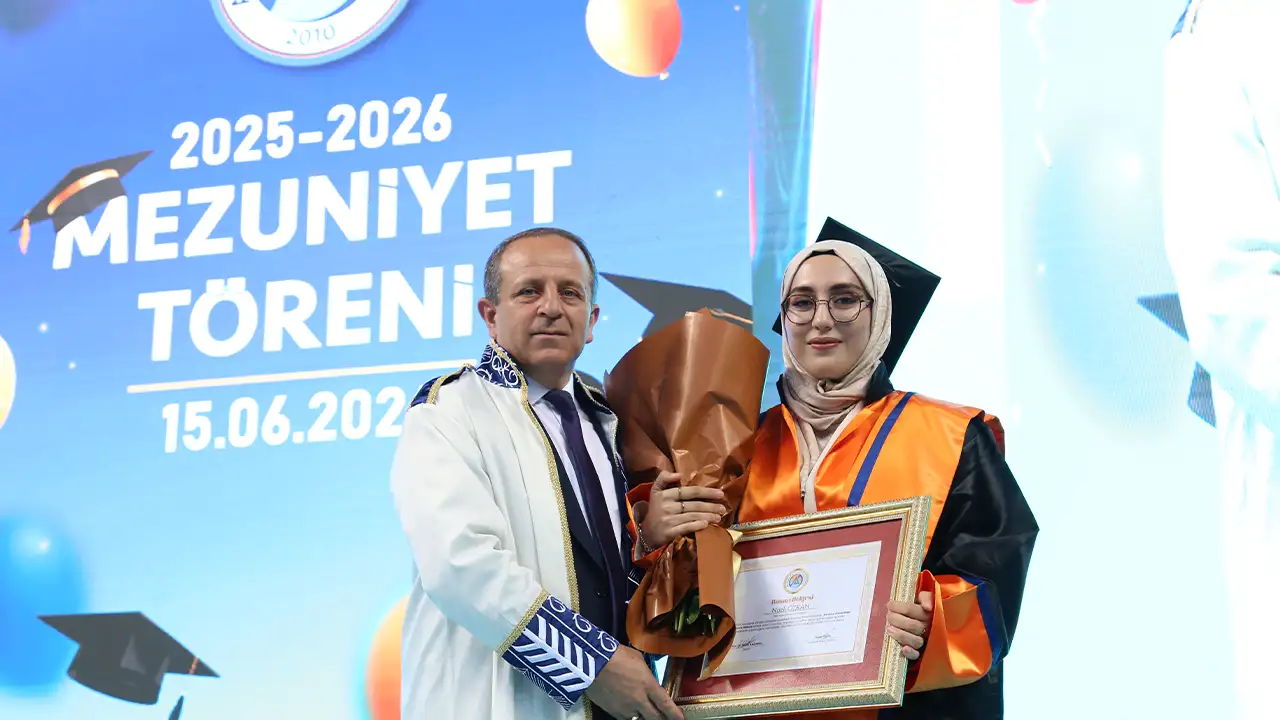 avrasya-universitesinde-mezuniyet-coskusu