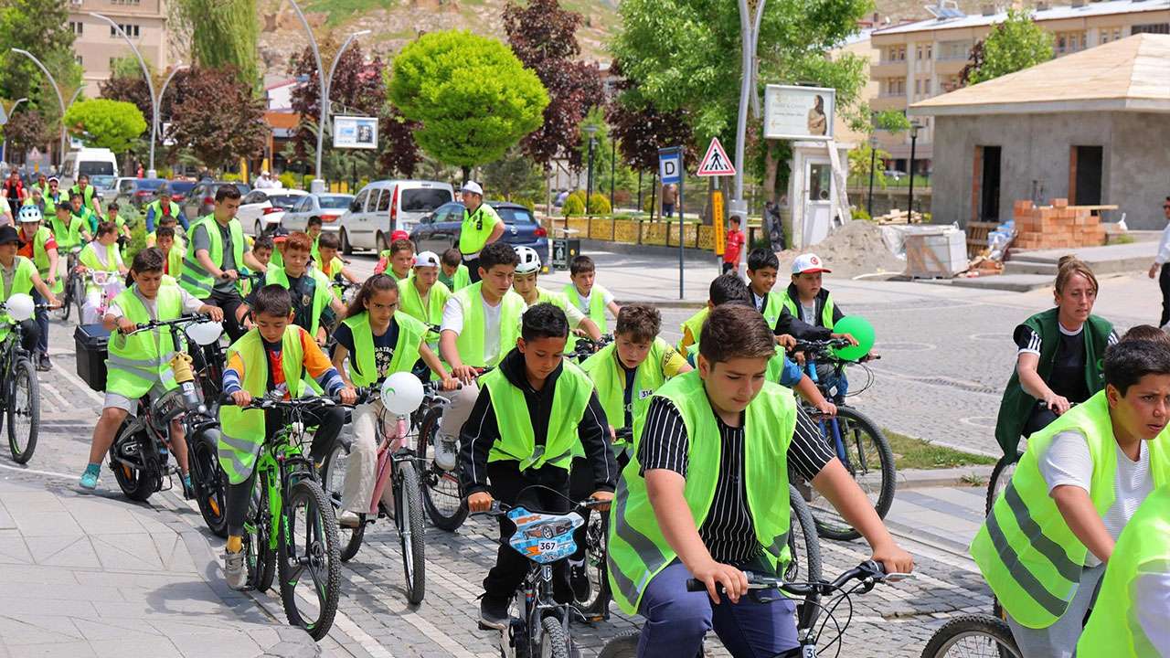 bayburtta-saglikli-yasam-icin-pedallar-cevrildi