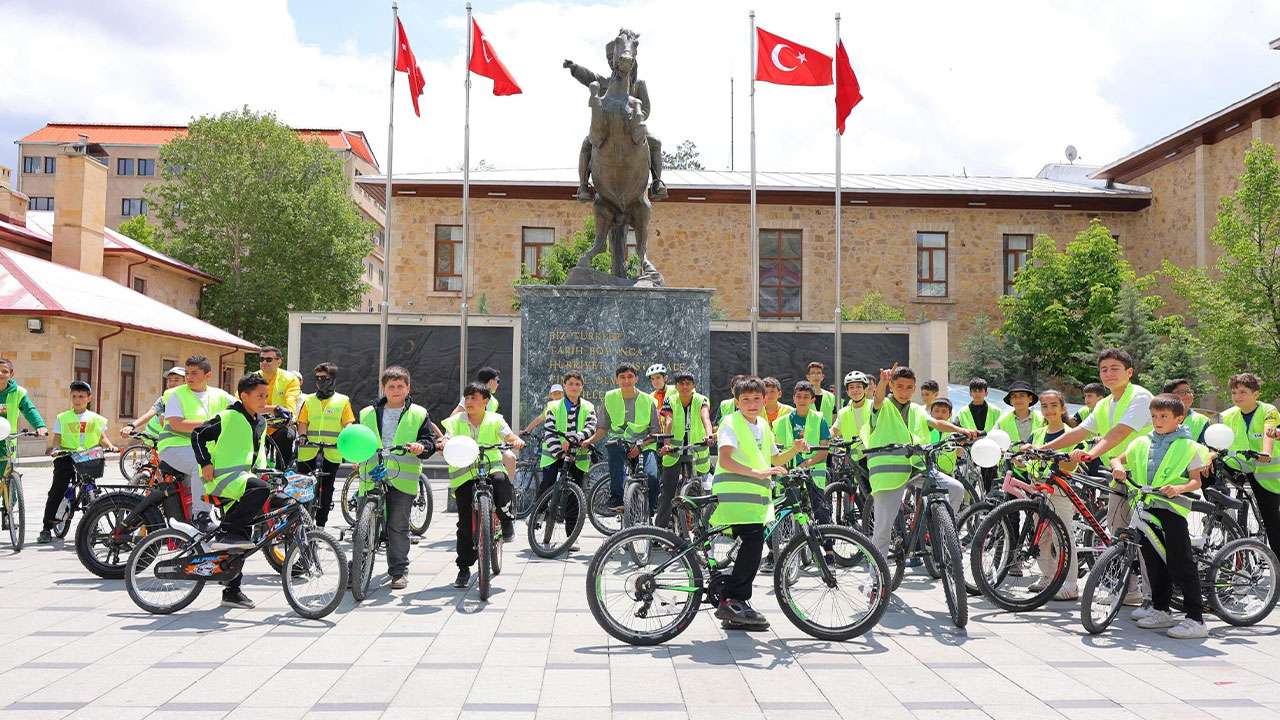 bayburtta-saglikli-yasam-icin-pedallar-cevrildi