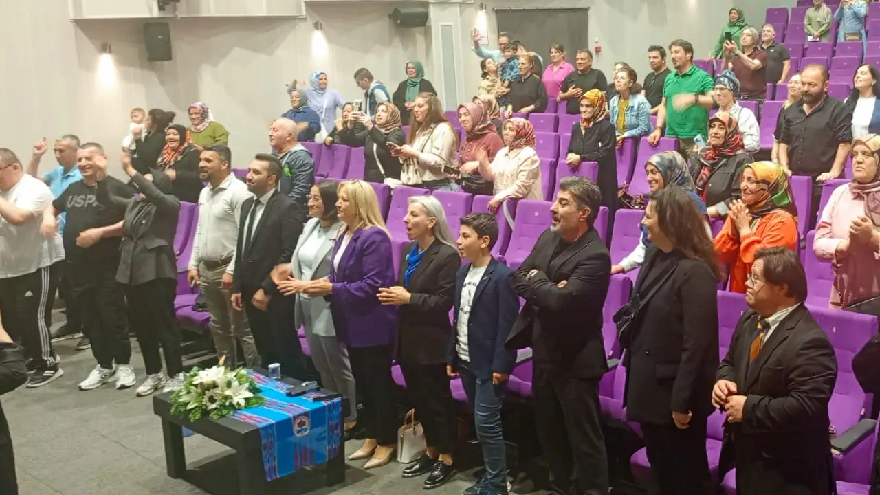 trabzonda-ozel-bireylerden-yil-sonu-gosterisi