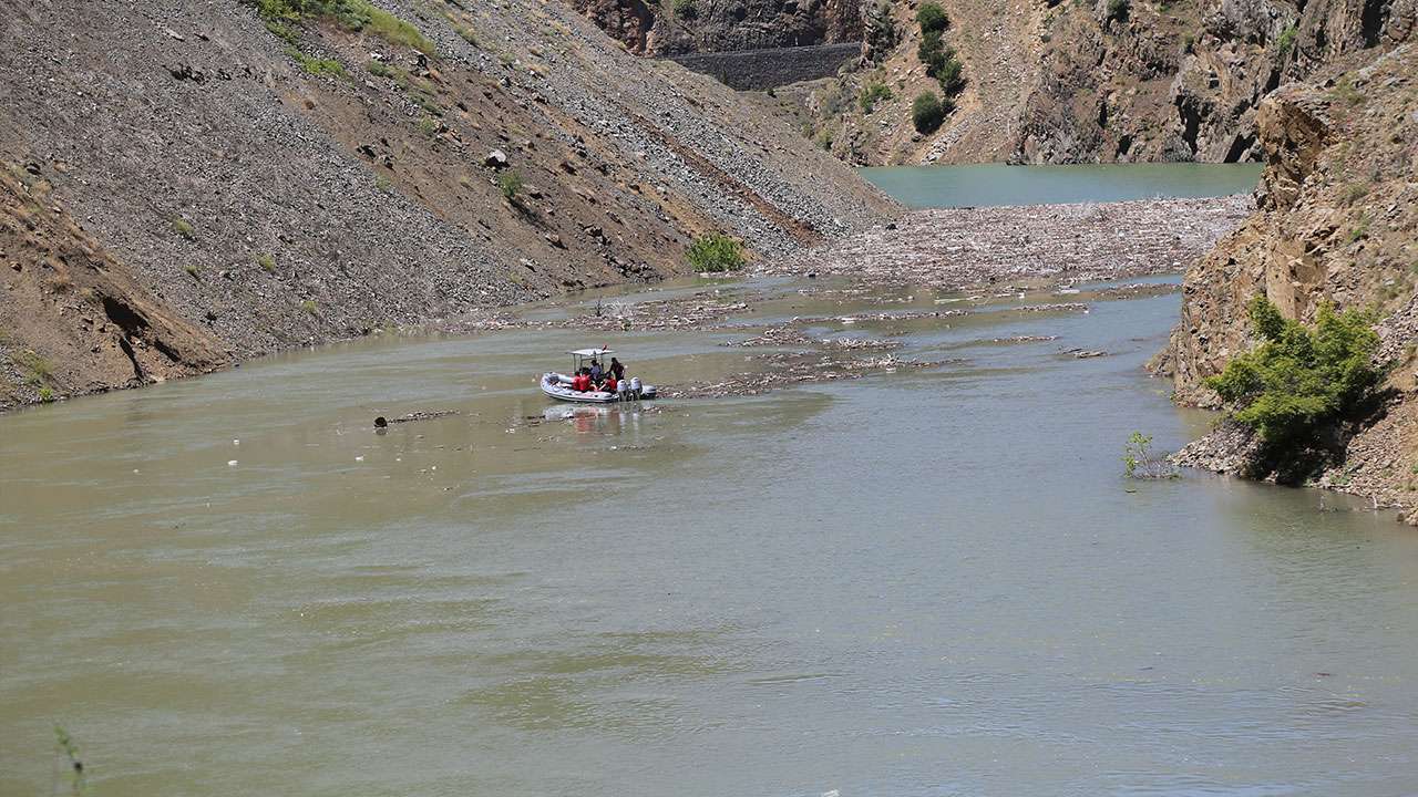 artvinde-zamanla-yaris-85-kisilik-ekip-baba-ve-ogulu-ariyor