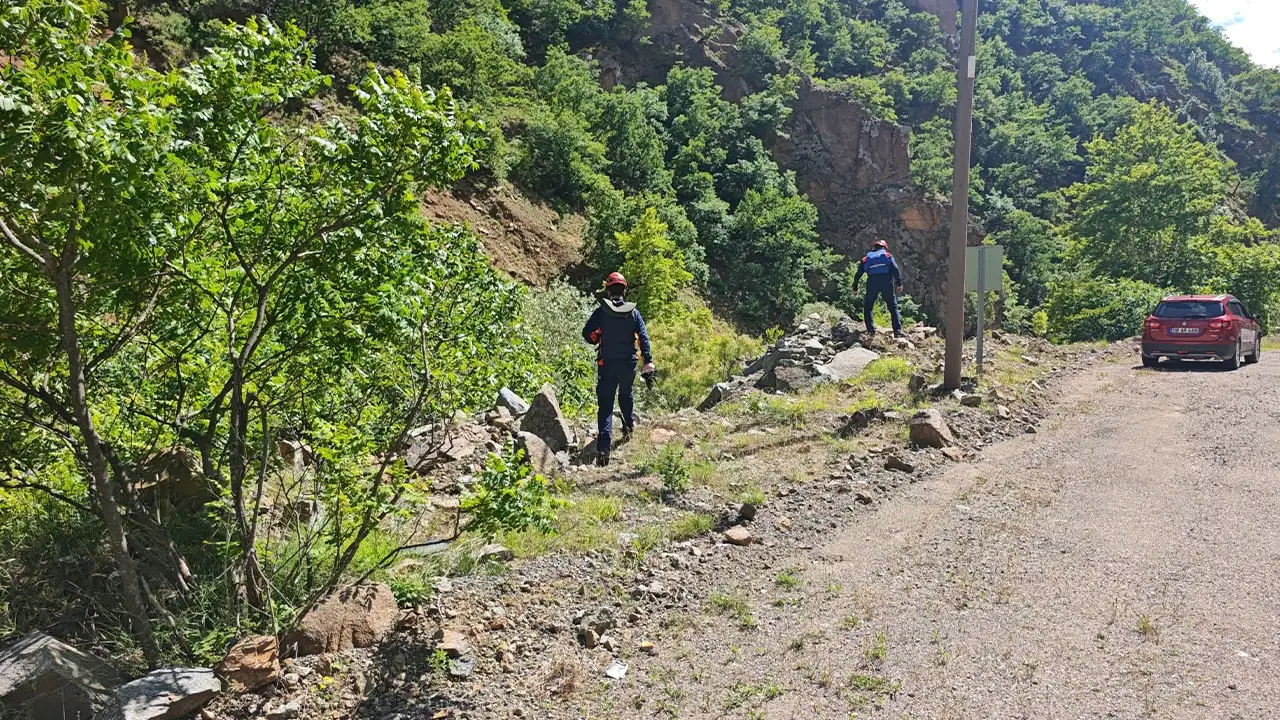 trabzon-ekipleri-artvinde-kayip-baba-ve-ogulu-ariyor