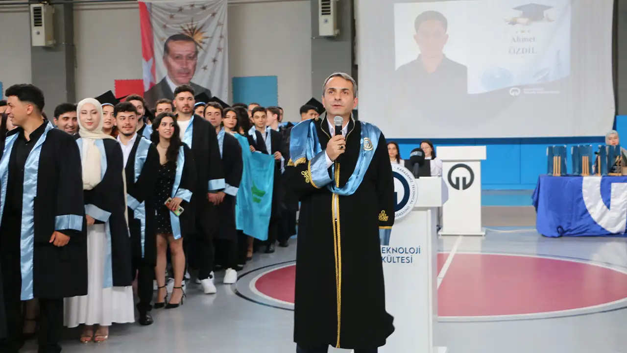 ktu-of-teknoloji-fakultesinde-mezuniyet-coskusu