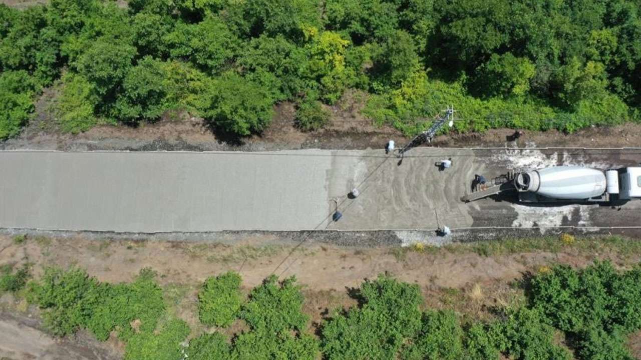 ordu-tokat-baglanti-yolunda-beton-yol-calismasi-suruyor