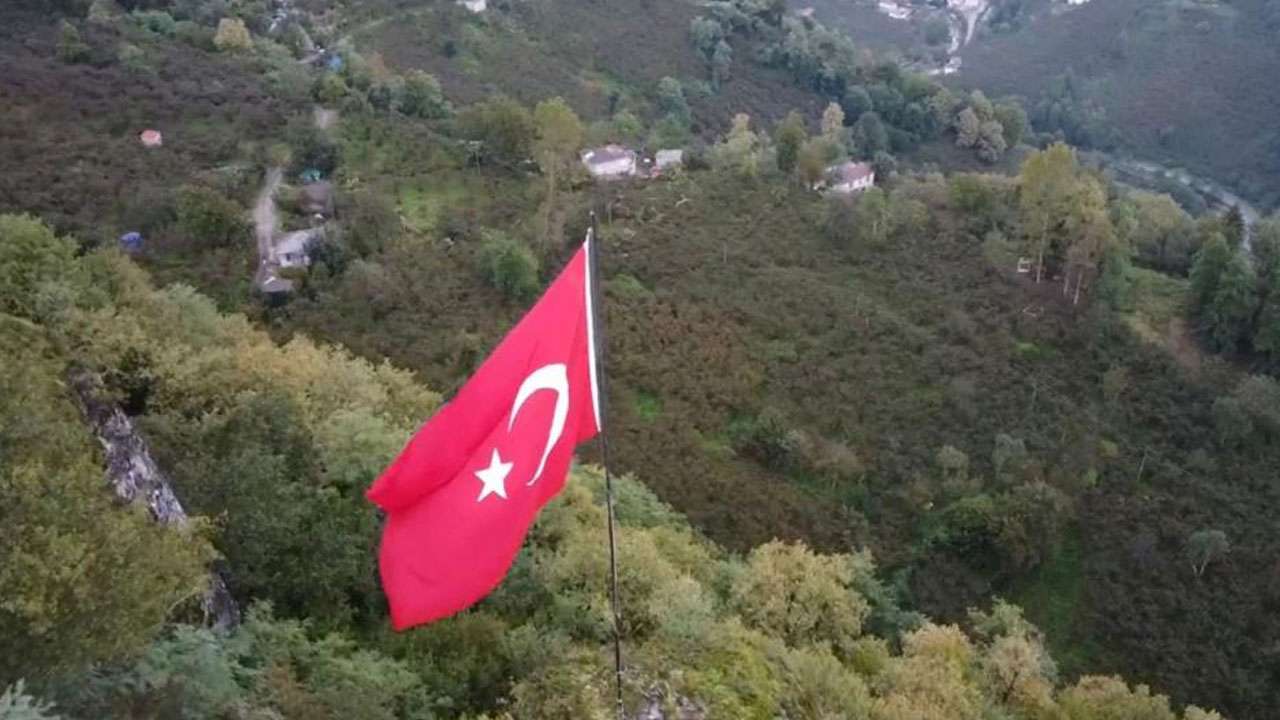 giresunda-yildirim-dusen-sistem-koyleri-sessizlige-burundurdu