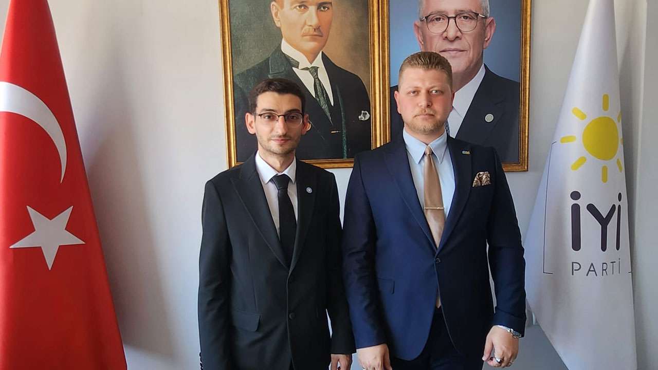 iyi-parti-yomra-ilce-baskanliginda-gorev-degisimi