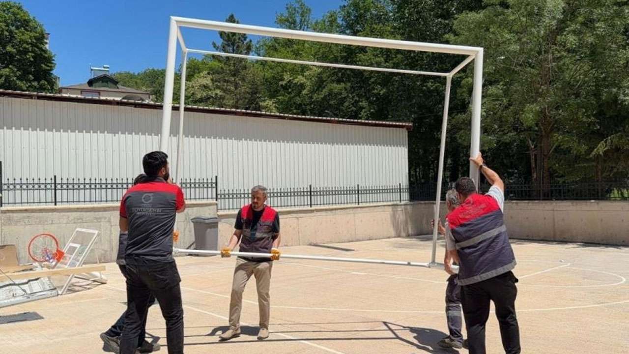 ogrencilerin-istegi-karsilik-buldu-spor-alanlari-yenilendi