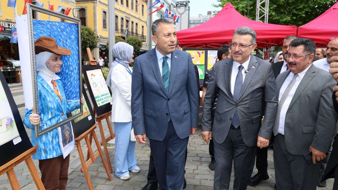 trabzonda-kultur-ve-sanat-festivali-renkli-goruntulerle-basladi