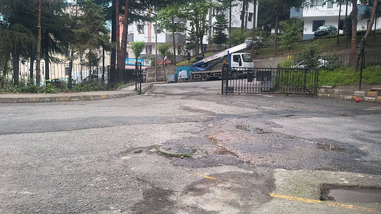 trabzonda-site-sakinlerinin-kanalizasyon-isyani-kalici-cozum-istiyoruz