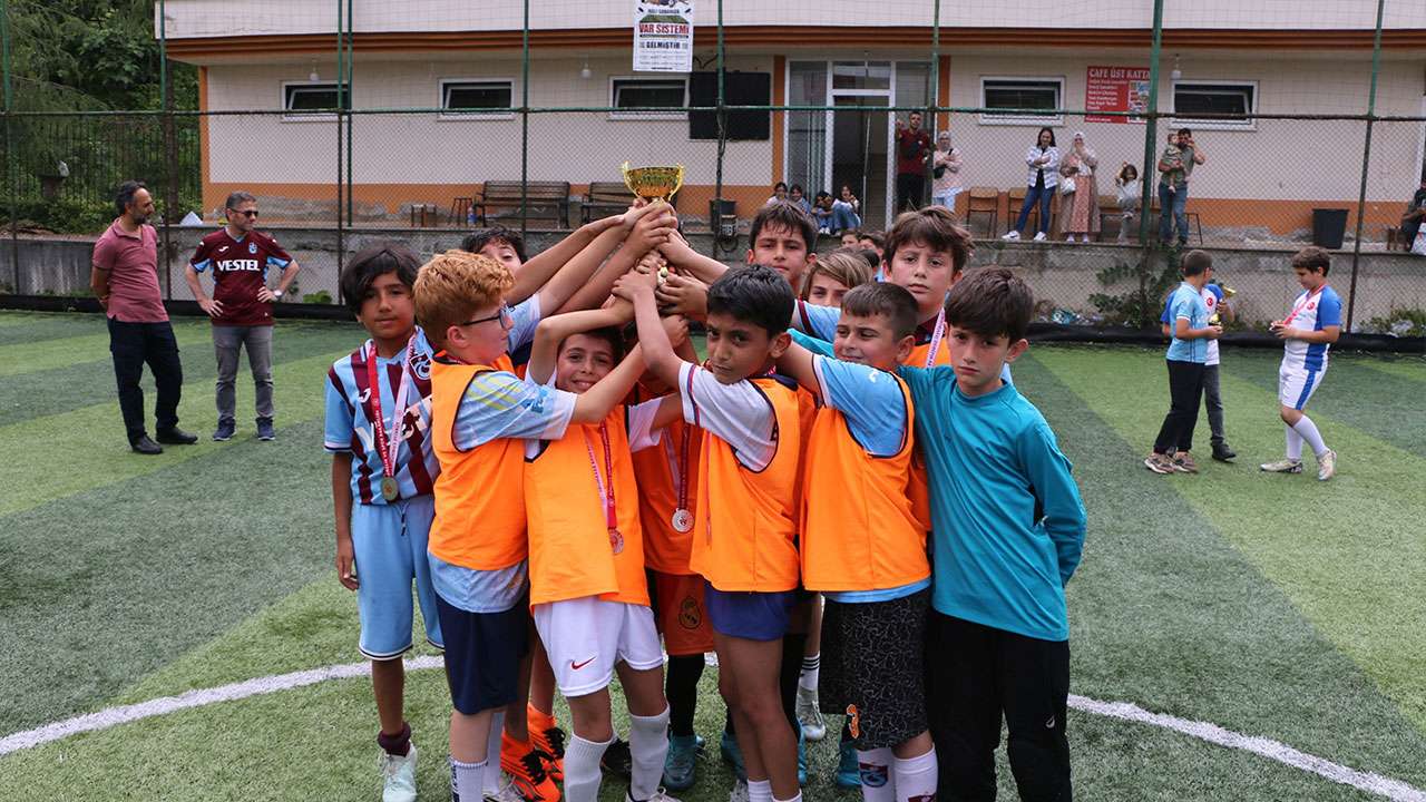 ofta-ilkokullar-arasi-futbol-turnuvasinin-sampiyonu-belli-oldu