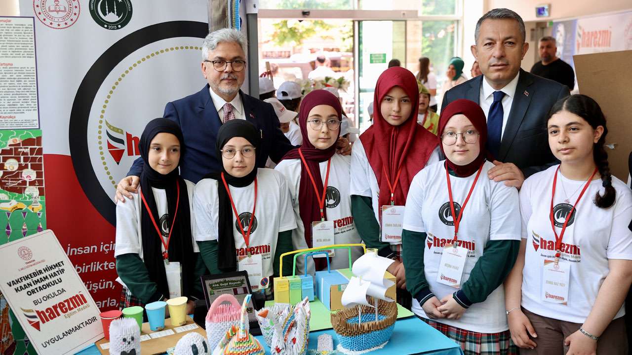 trabzonda-konusan-bakan-yardimcisi-yelkenci-dijital-bagimlilik-uyarisinda-bulundu