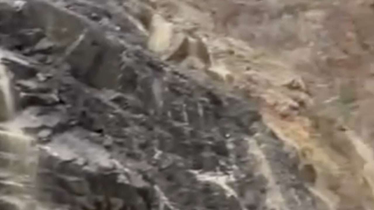 yusufelinde-heyelan-panigi-karayolu-ulasima-kapandi