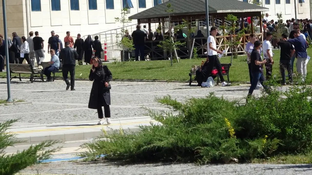 bayburtta-yks-adayini-polis-ekipleri-son-anda-yetistirdi