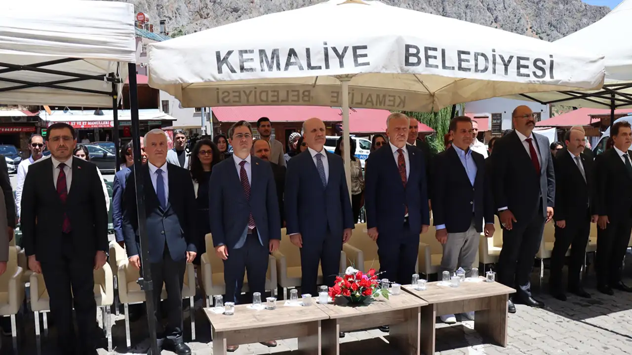 gumushane-universitesi-heyeti-kemaliyedeki-acilista-bulundu
