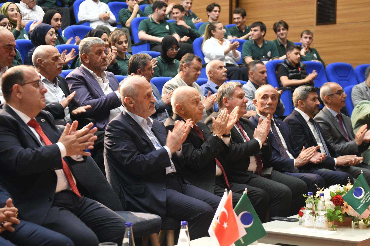 nihat-ozdemir-trabzonda-ogrencilerle-bulustu