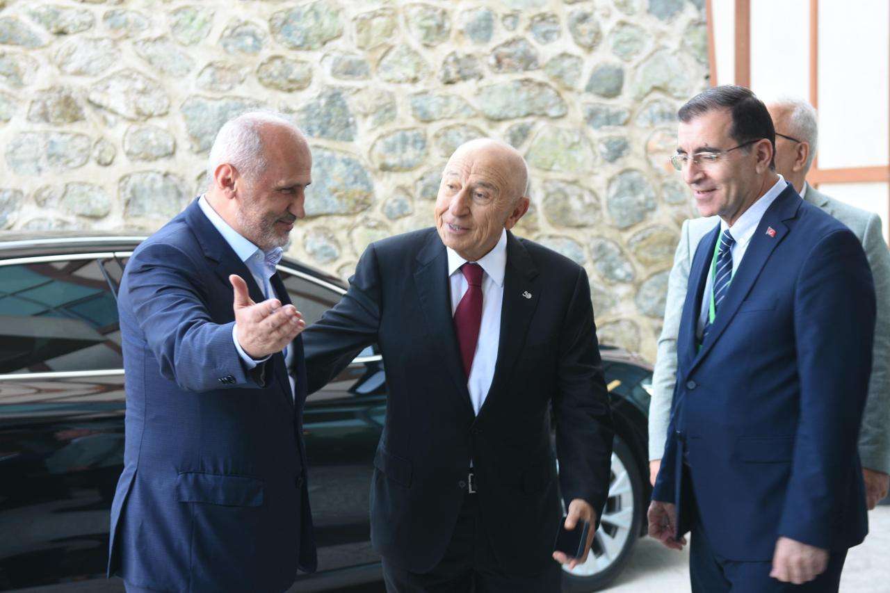 nihat-ozdemir-trabzonda-ogrencilerle-bulustu