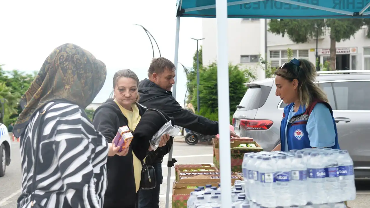 trabzon-buyuksehir-yks-surecinde-gonullere-dokundu